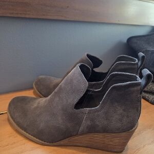 Toms Kallie Wedge Boots Color Pavement Grey Size 8.5